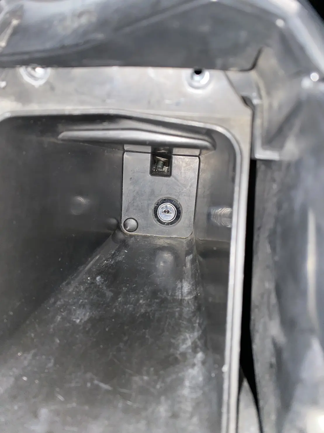 T-MAX530のメットイン鍵開け作業